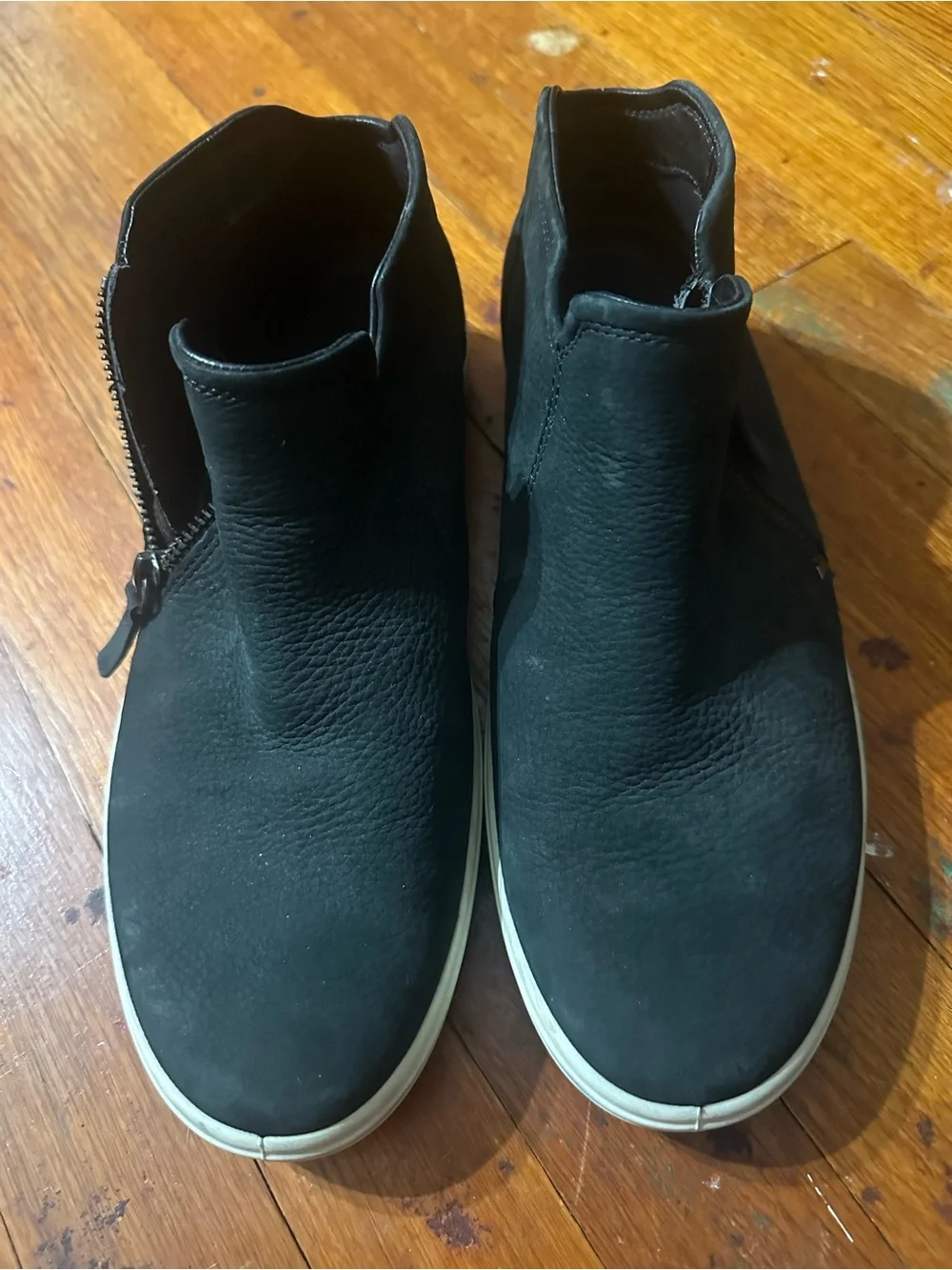 Ecco sleek slip